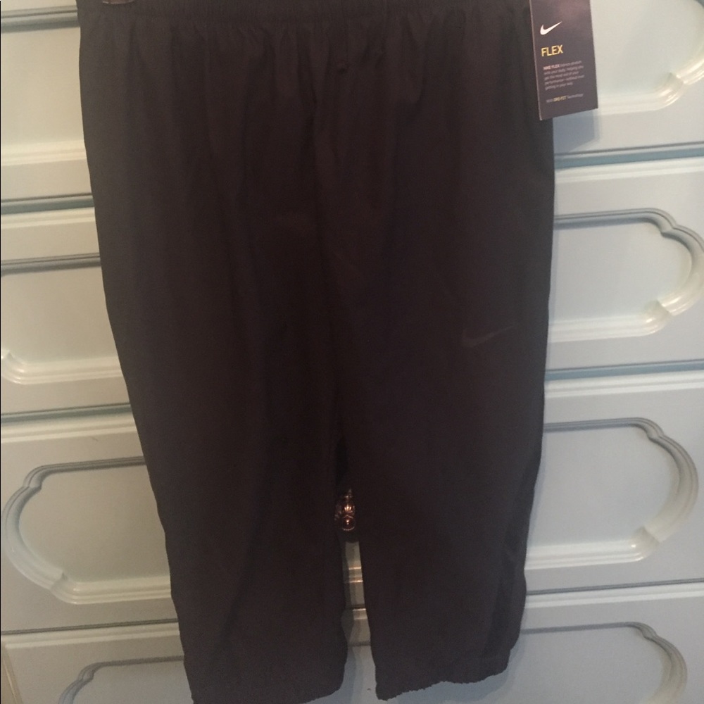 Nike crop flex dri- fit.